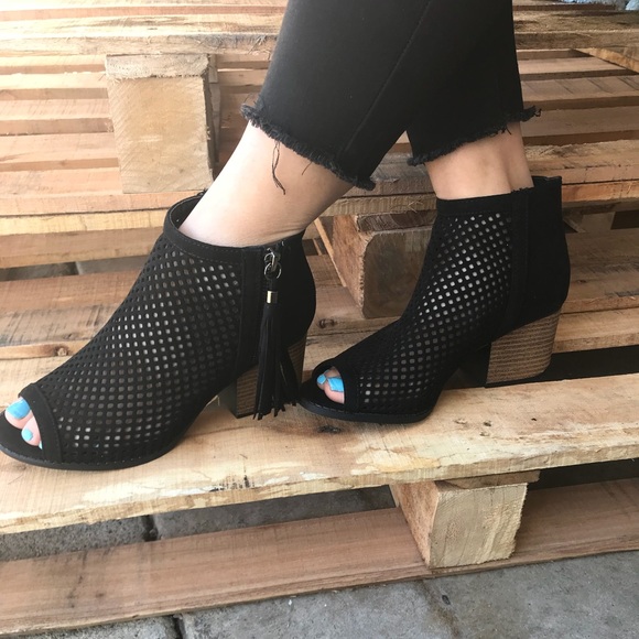 ❗️Restock ❗️Black suede mesh tassell bootie - Picture 3 of 8